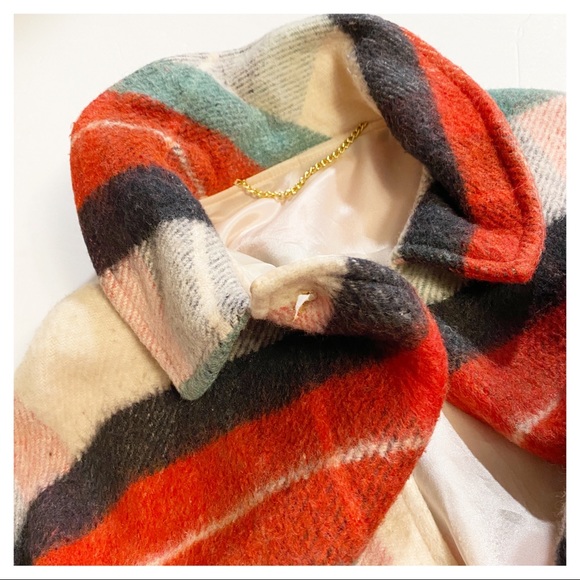 VINTAGE - INTO THE WOODS PLAID CAPE - Picture 5 of 12